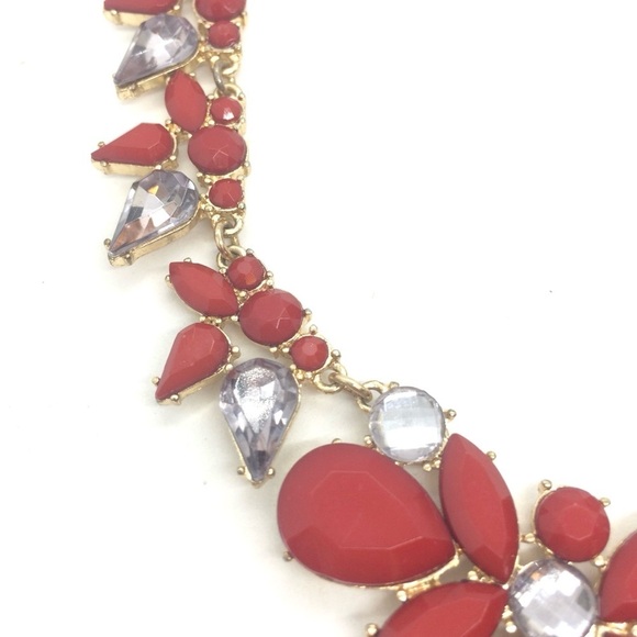 3/$30  NEW YORK & CO. RED STATEMENT NECKLACE SMOKY RHINESTONES GOLD TONE - Picture 8 of 13